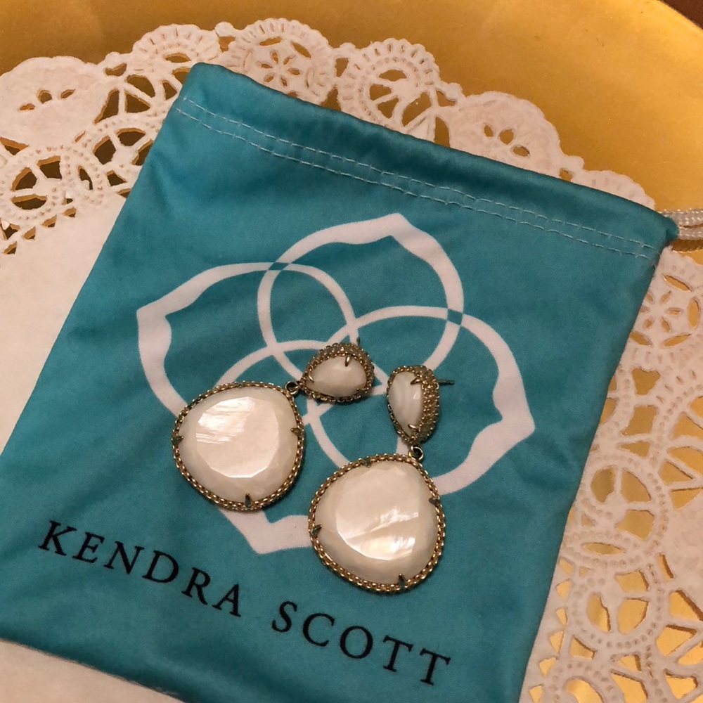 Kendra Scott Pennys- Mother of pearl